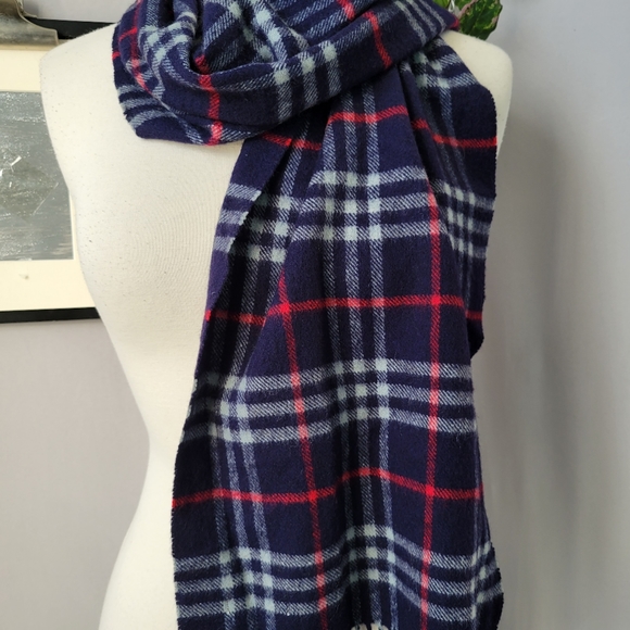 Burberrys of London Pure Cashmere Nova Check Fringe Scarf - Picture 3 of 12